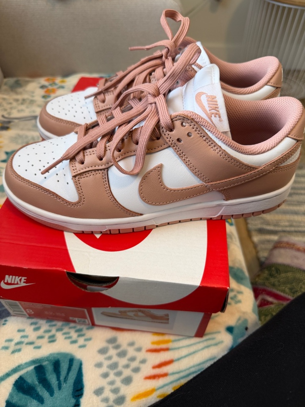 Nike Low-Top Sneakers in Blush Pink and White - Picture 5 of 6